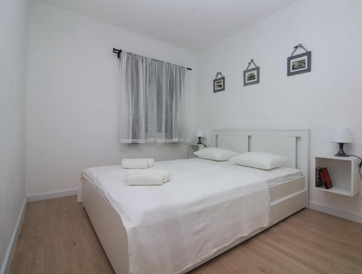 Ghetto Apartment Primošten Екстериор снимка